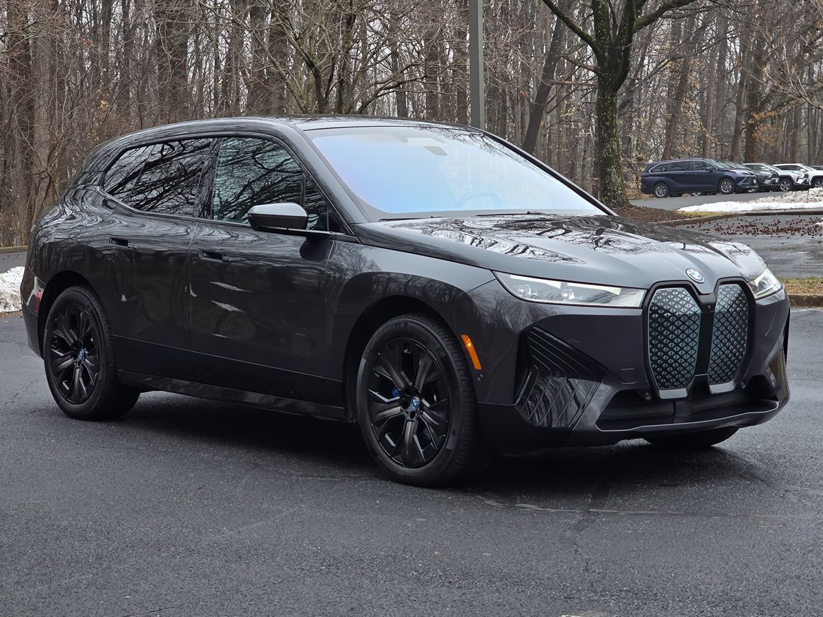 Used 2024 BMW iX xDrive50 w/ Premium Package AWD/4WD image 8