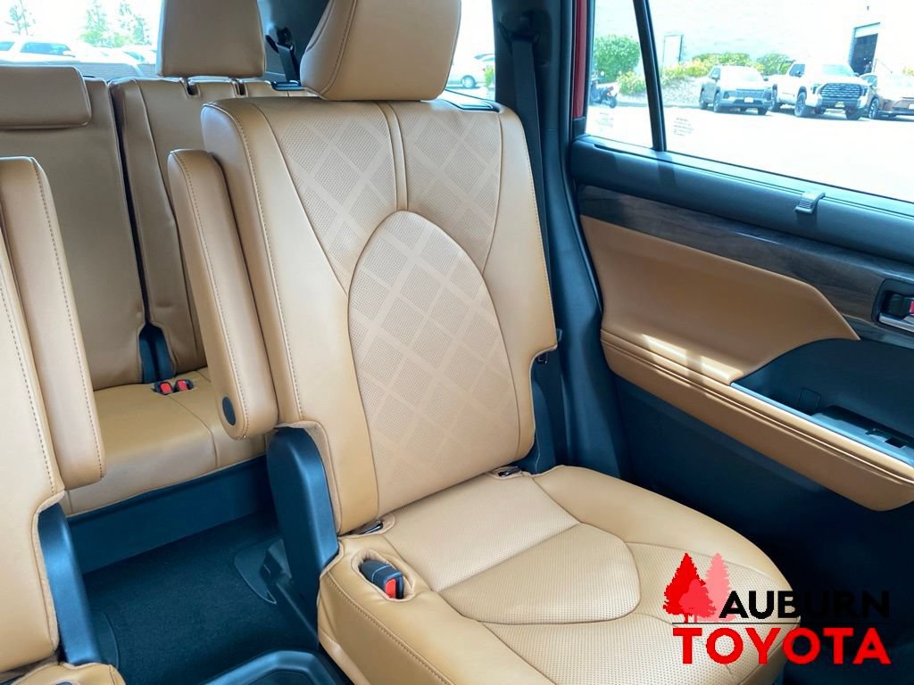 New 2026 Toyota Highlander Platinum AWD/4WD image 24