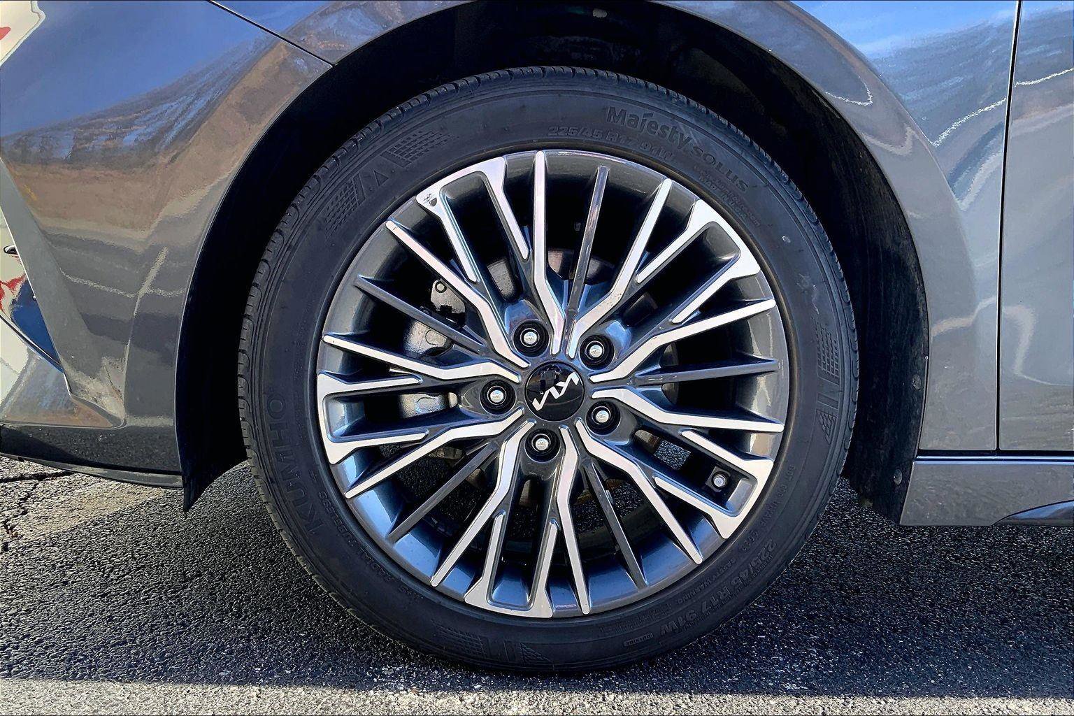 Used 2024 Kia Forte GT-Line w/ GT-Line Premium Package image 9