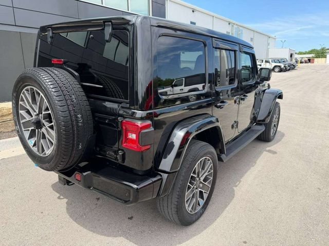 Used 2023 Jeep Wrangler Unlimited Sahara AWD/4WD image 6