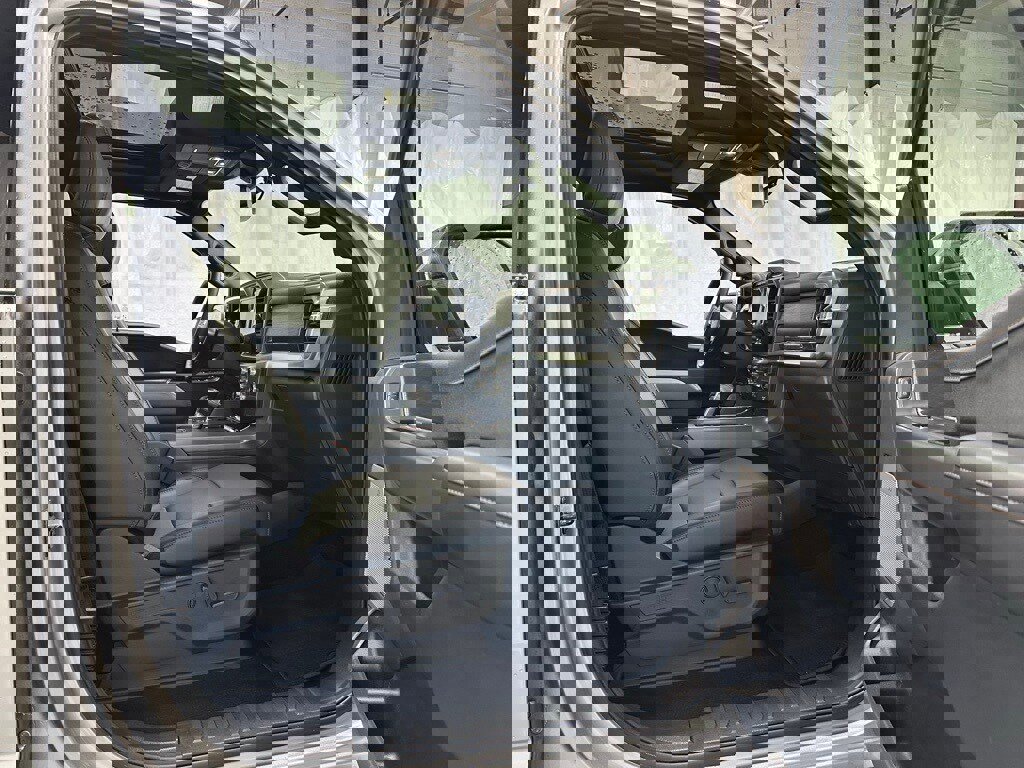 Used 2025 Ford F150 Lariat w/ Equipment Group 501A Mid image 57