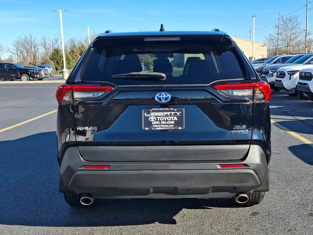 Used 2022 Toyota RAV4 XLE image 5