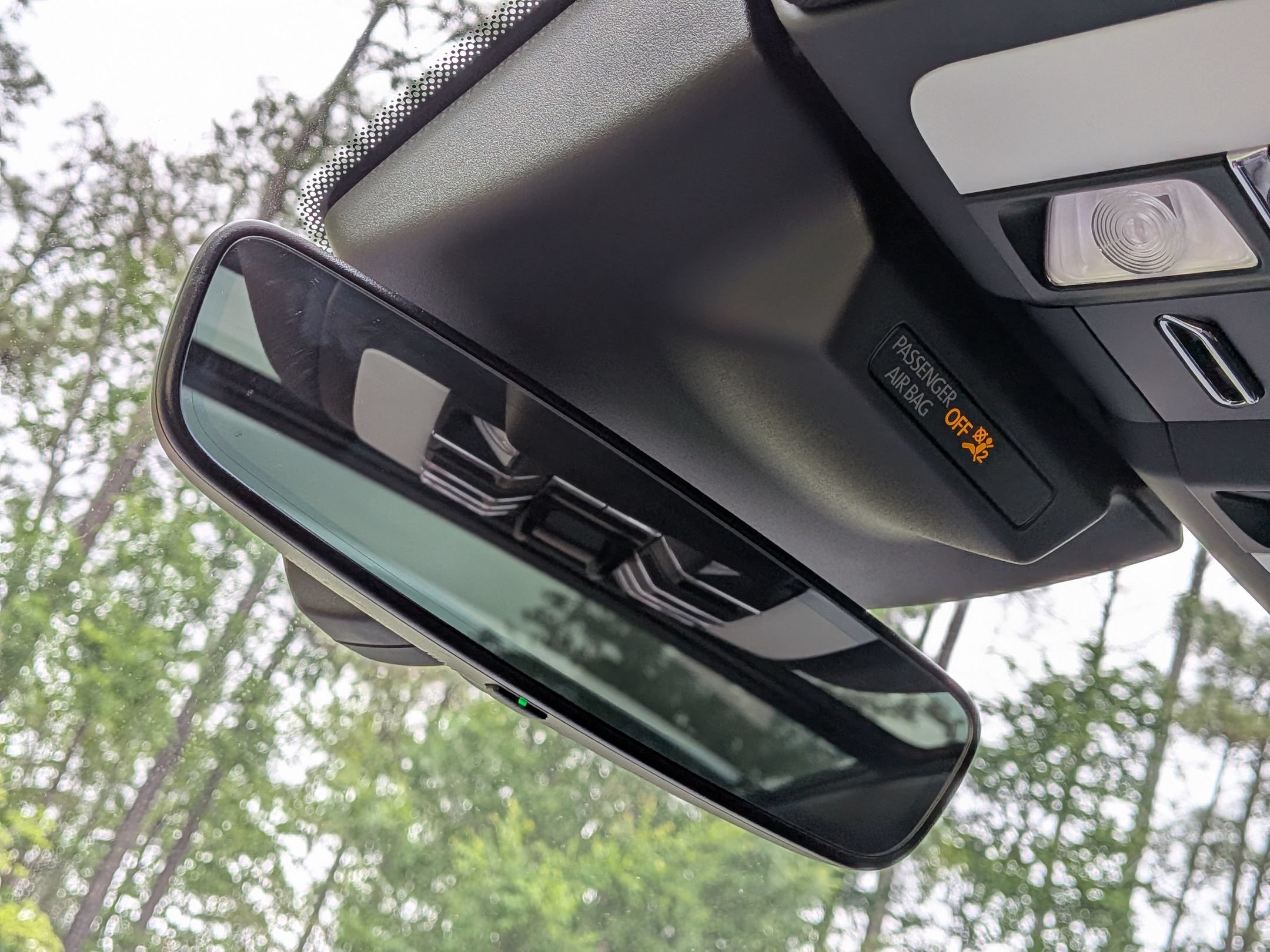 Certified 2025 Porsche Macan Turbo AWD/4WD image 19