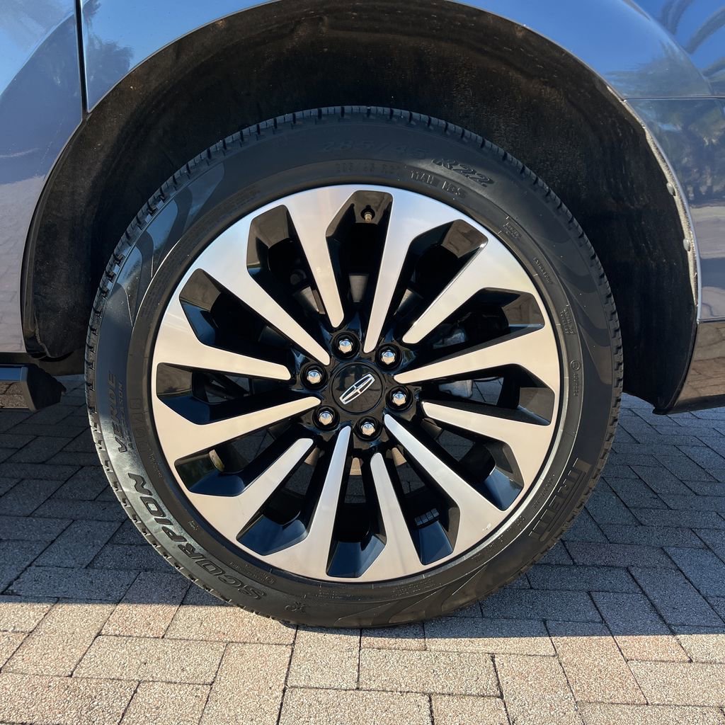 Used 2022 Lincoln Navigator L Reserve image 9