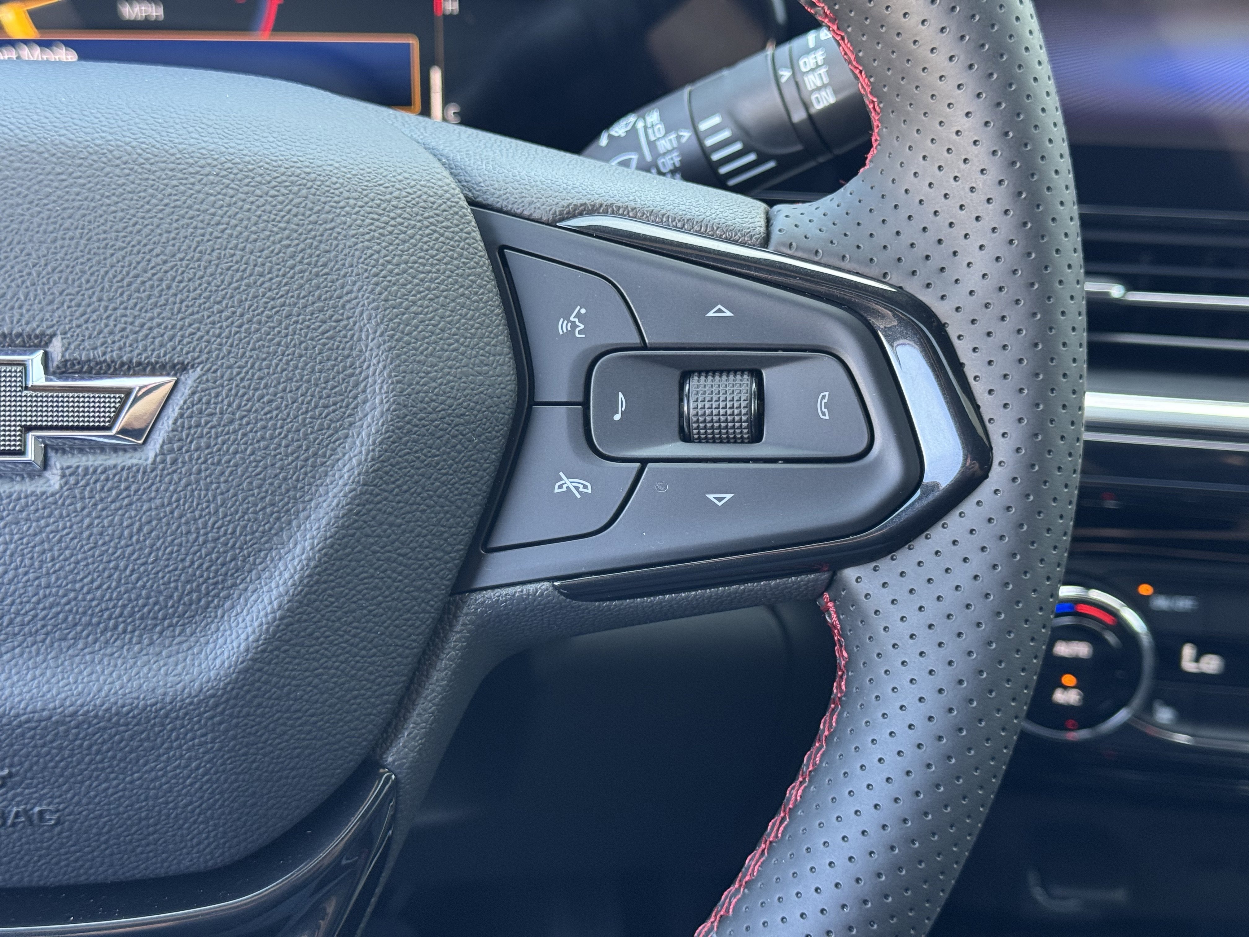 New 2026 Chevrolet Trax RS w/ Sunroof Package image 33