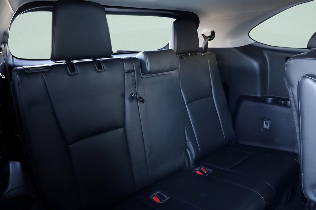 Used 2023 Toyota Highlander XLE image 19