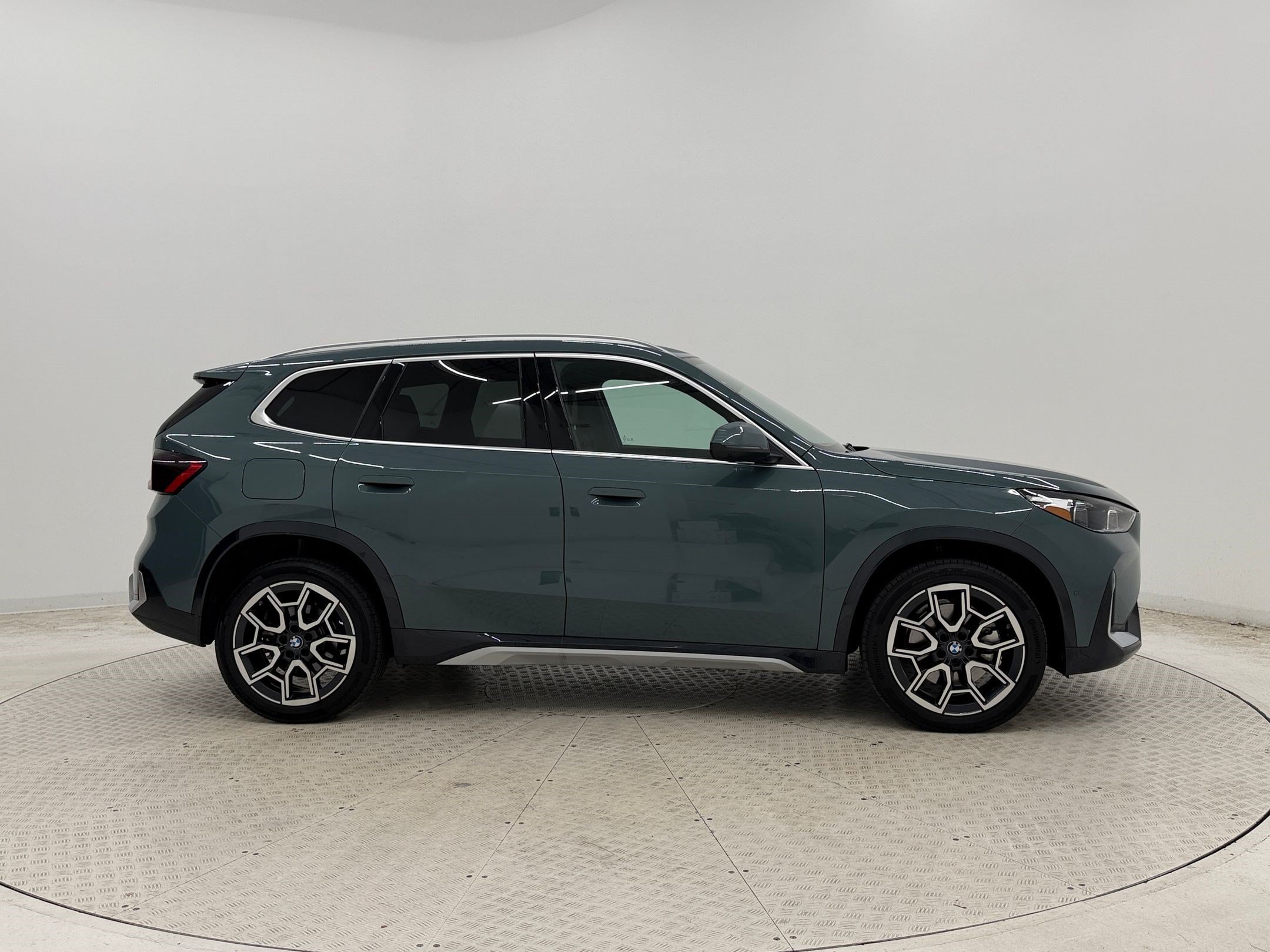 Used 2026 BMW X1 xDrive28i AWD/4WD image 8