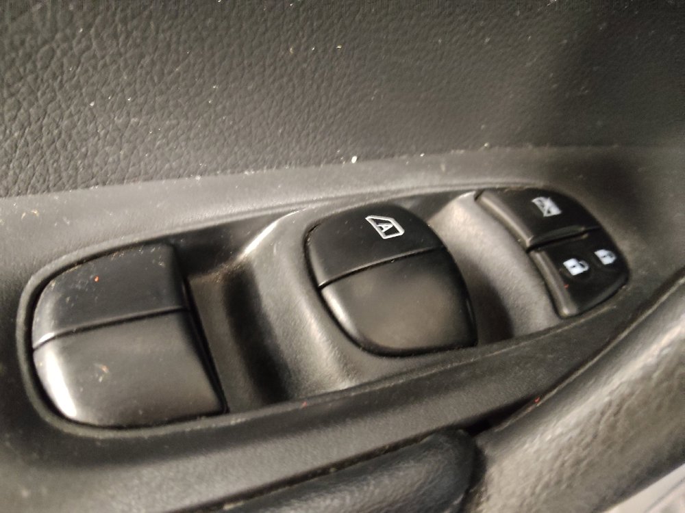 Used 2017 Nissan Rogue SV image 27