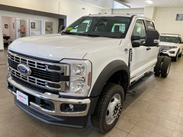 New 2025 Ford F550 4x4 Crew Cab image 11