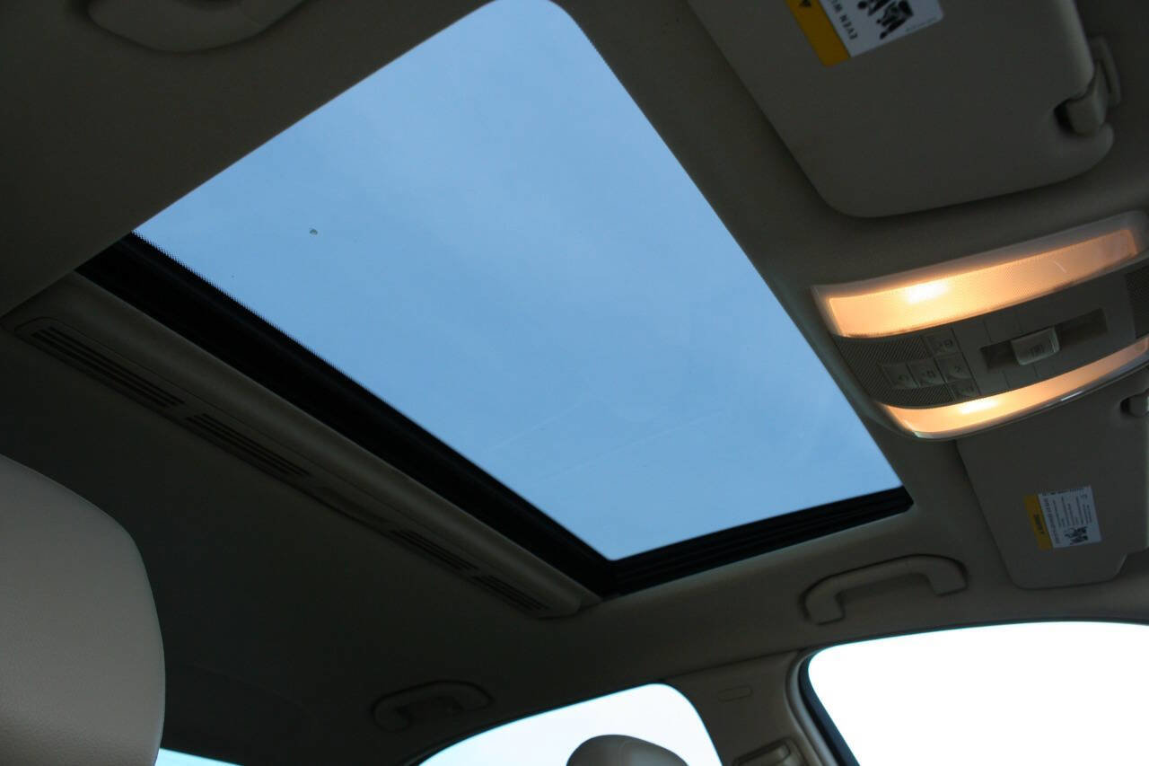 Used 2012 Mercedes-Benz C 300 C 300 Luxury 4MATIC AWD 4dr Se image 23