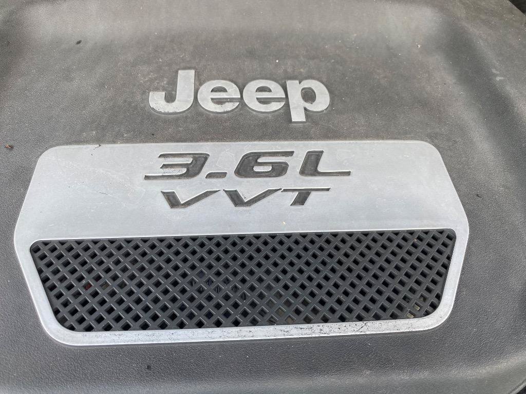 Used 2012 Jeep Wrangler Unlimited Sahara w/ Dual Top Group AWD/4WD image 26