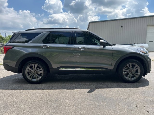 Used 2025 Ford Explorer Active w/ Active Comfort Package image 4
