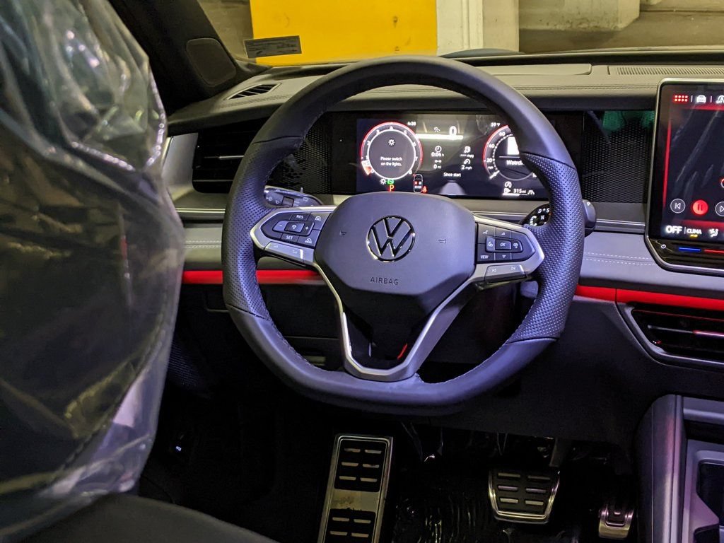 New 2026 Volkswagen Tiguan SE R-Line FWD image 14