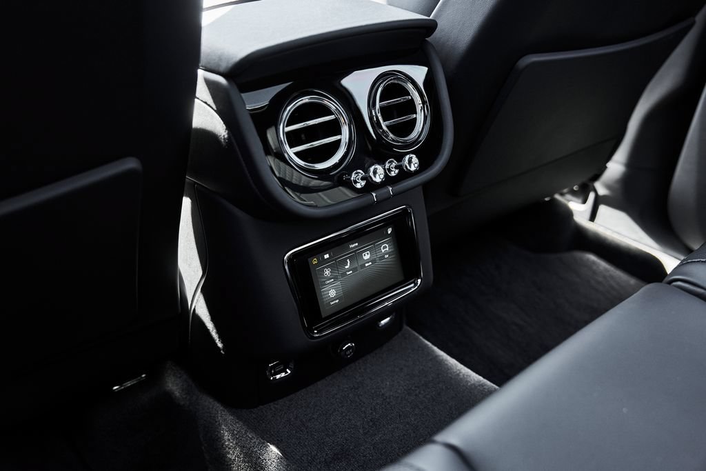 Used 2025 Bentley Bentayga AWD/4WD image 52