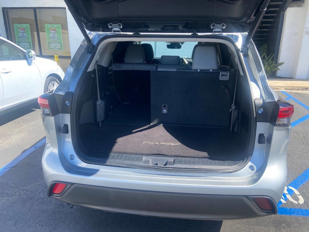 Used 2020 Toyota Highlander XLE image 21