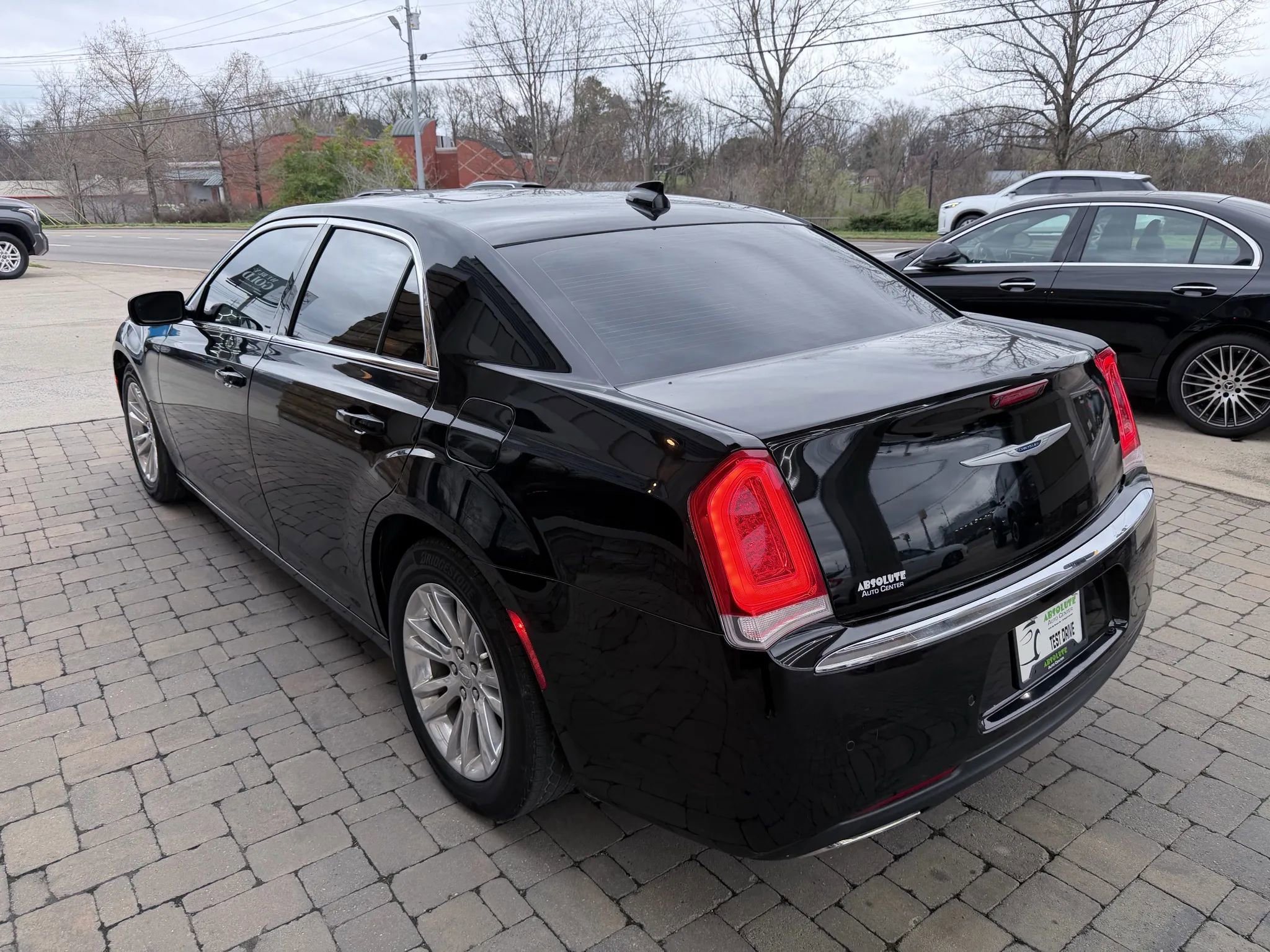 Used 2021 Chrysler 300 Touring L w/ Popular Equipment Group RWD image 4