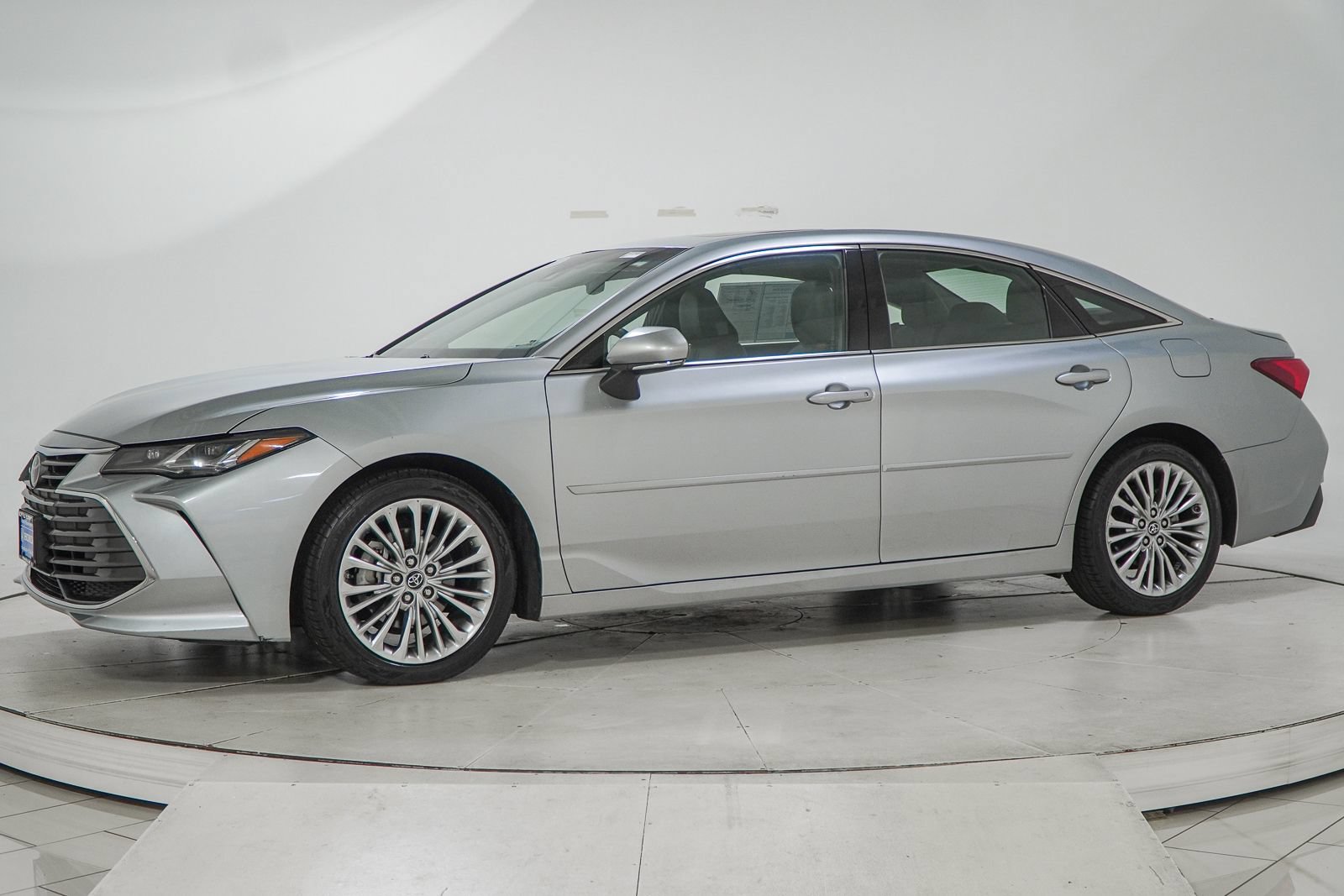 Used 2019 Toyota Avalon Limited w/ Protection Package FWD image 5