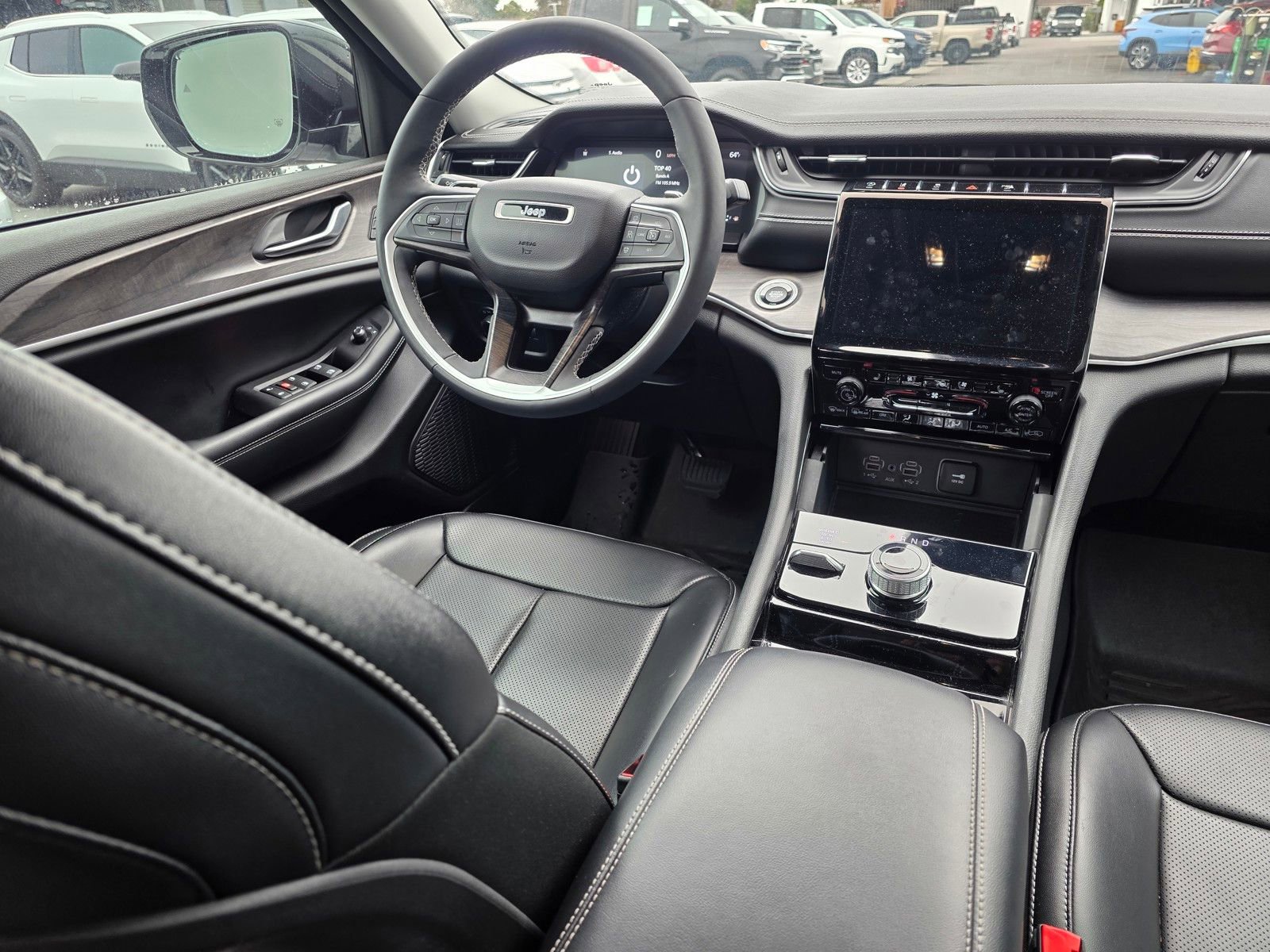 Used 2023 Jeep Grand Cherokee L Limited w/ Luxury Tech Group II AWD/4WD image 16
