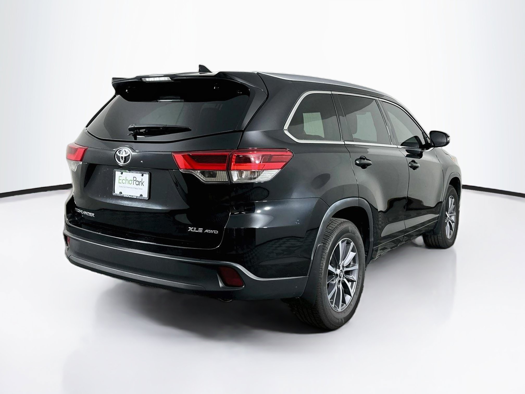 Used 2018 Toyota Highlander XLE AWD/4WD image 9