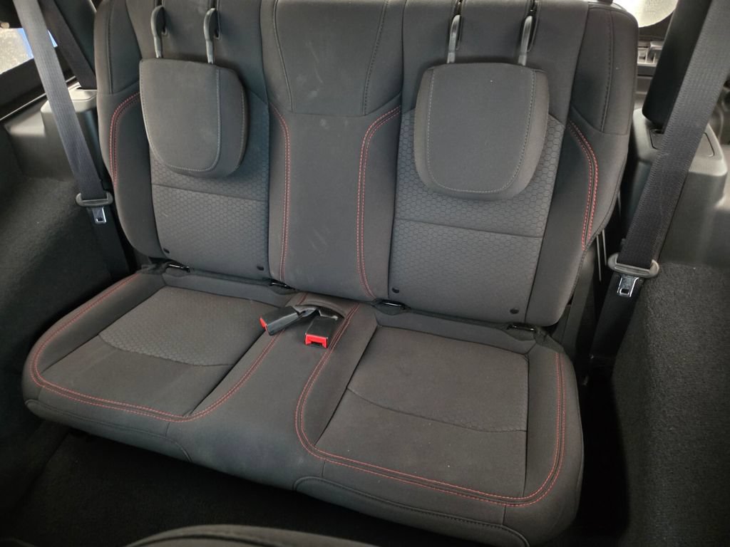 Used 2022 Jeep Wrangler Rubicon AWD/4WD image 8