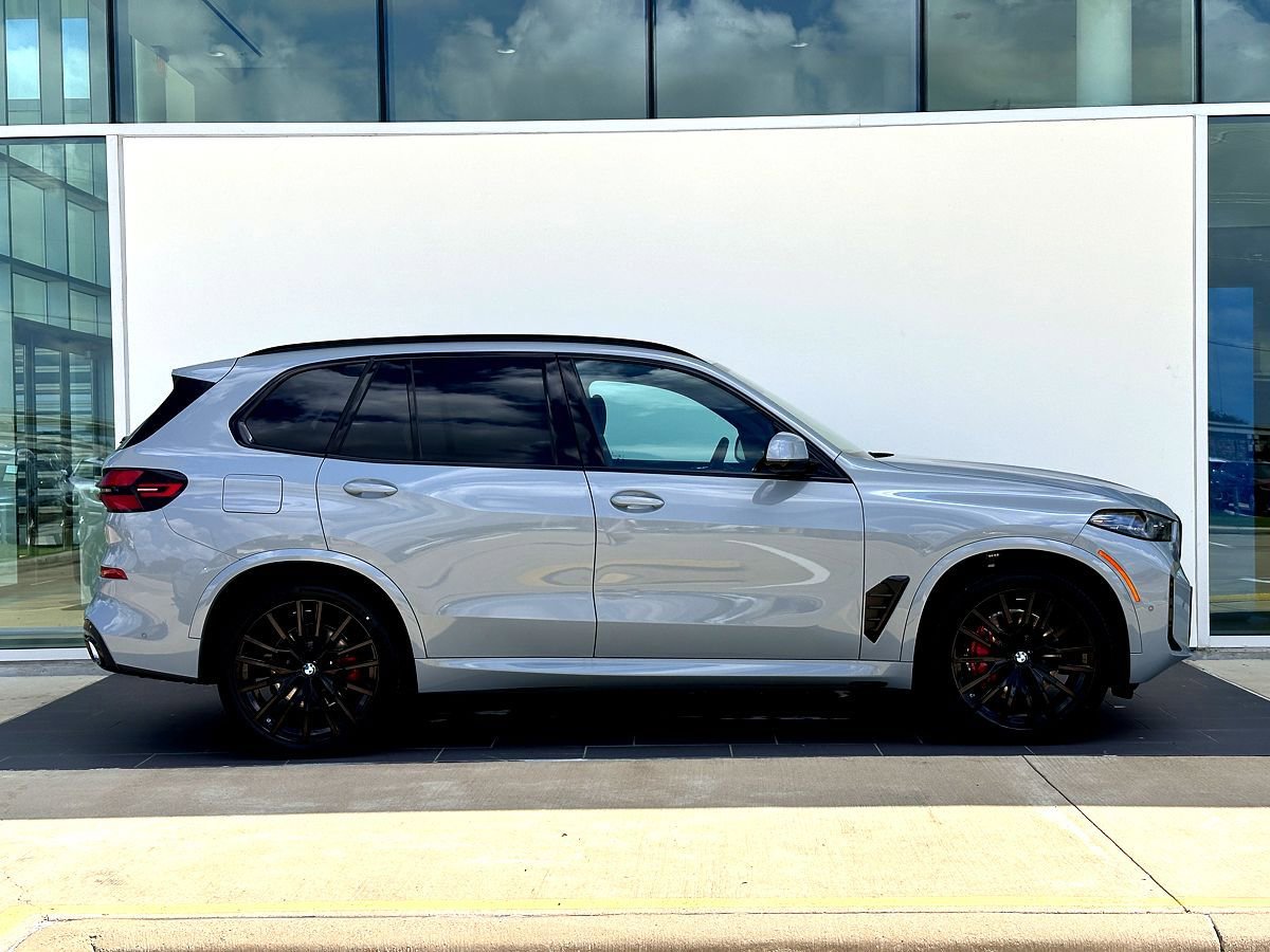 New 2026 BMW X5 sDrive40i w/ M Sport Package image 3