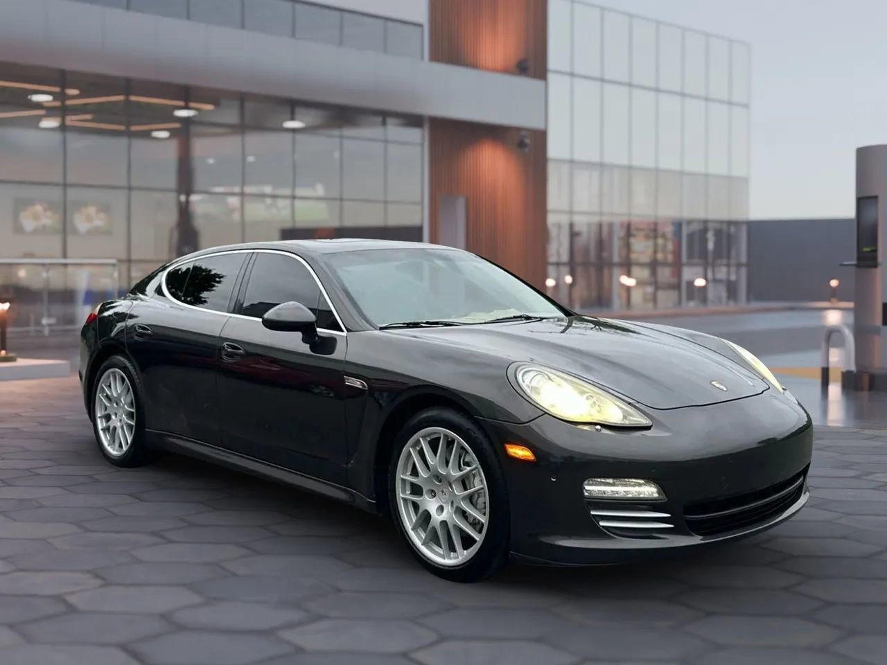 Used 2010 Porsche Panamera 4S image 1