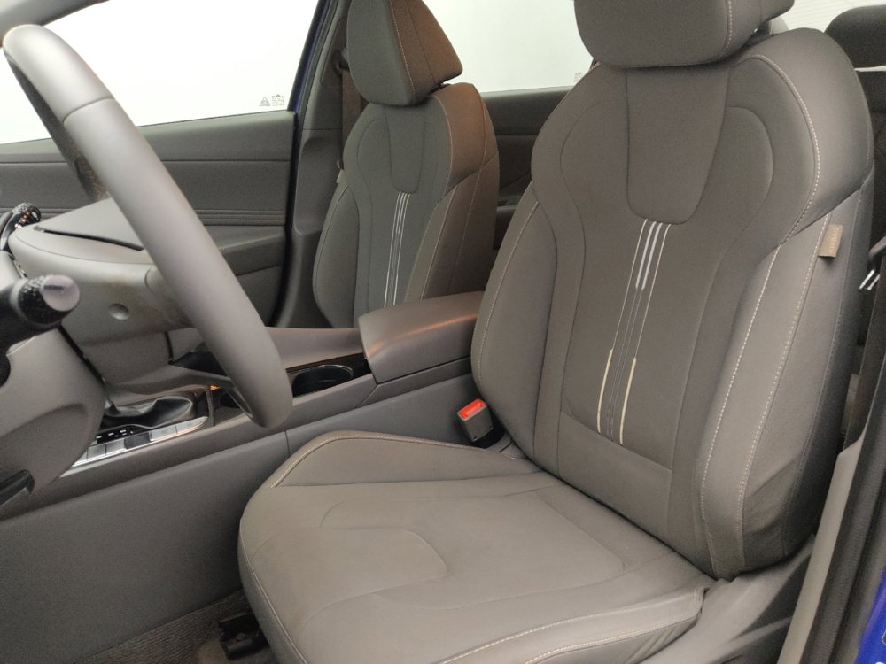 Used 2021 Hyundai Elantra SEL w/ Convenience + Premium Package image 17