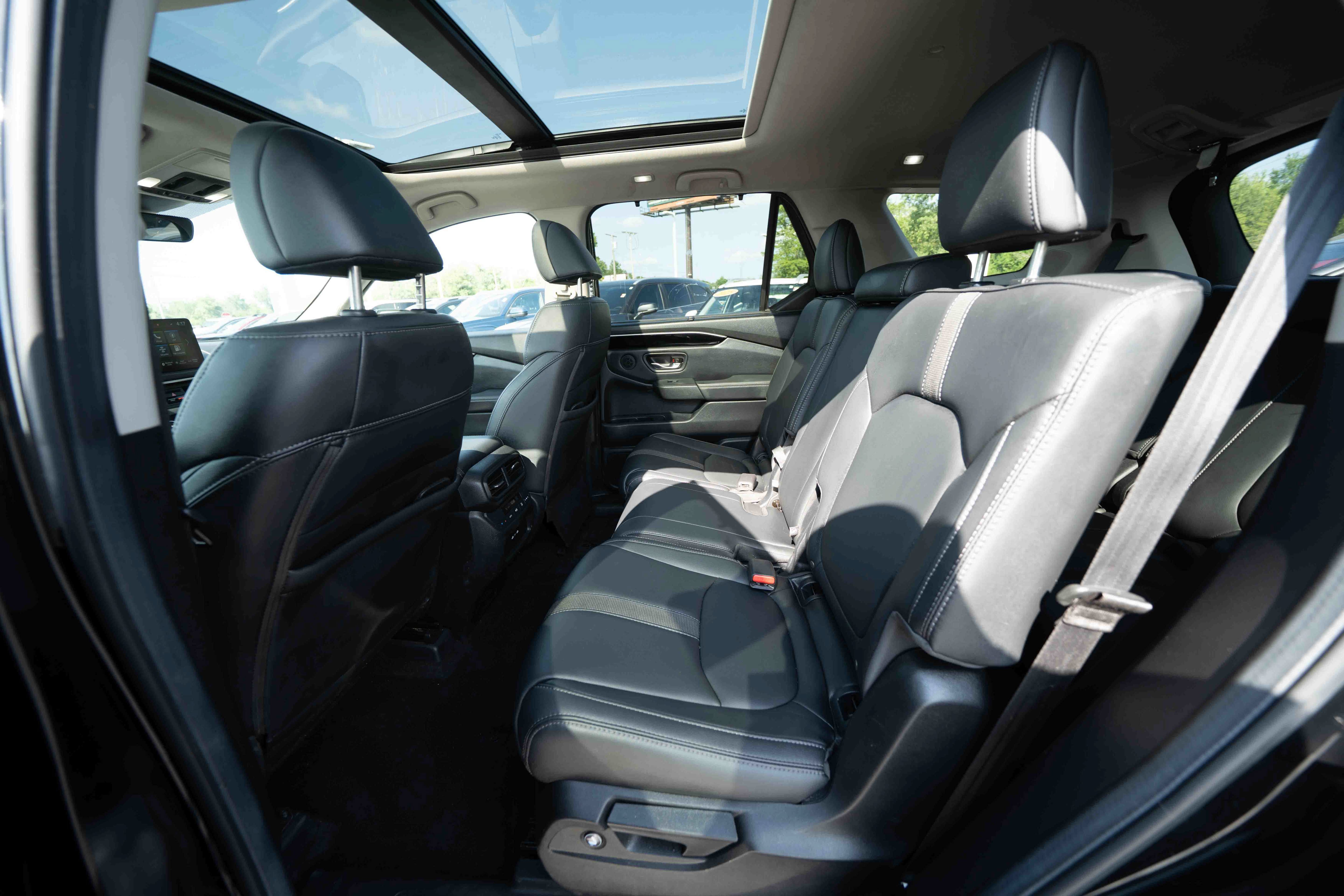 Used 2024 Honda Pilot Touring image 23
