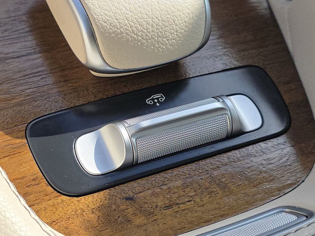 Used 2022 Mercedes-Benz GLS 450 4MATIC image 33