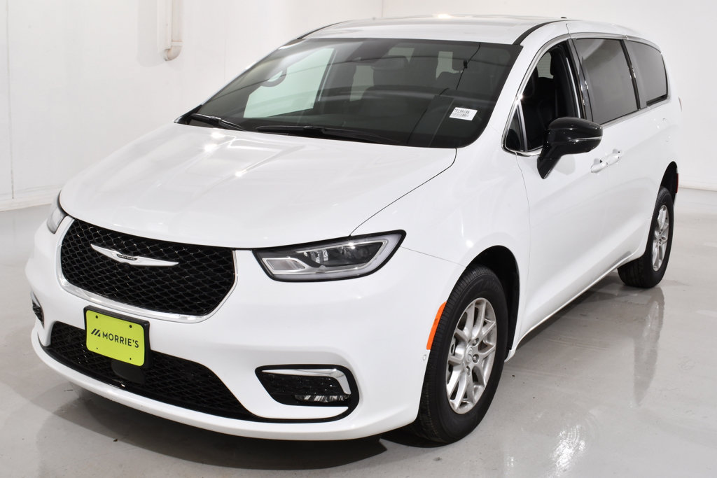 Used 2026 Chrysler Pacifica Select FWD image 3