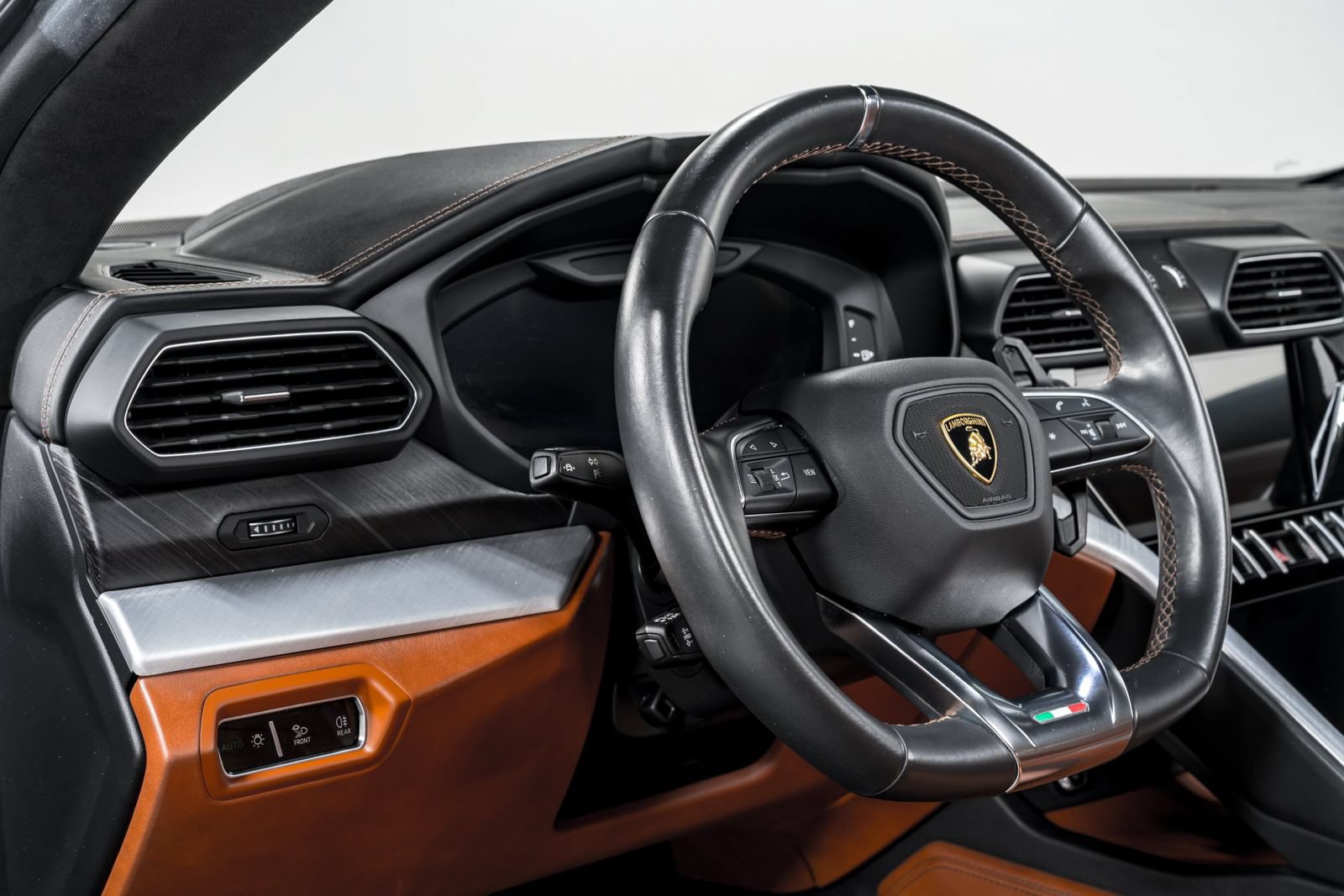 Used 2021 Lamborghini Urus AWD/4WD image 15