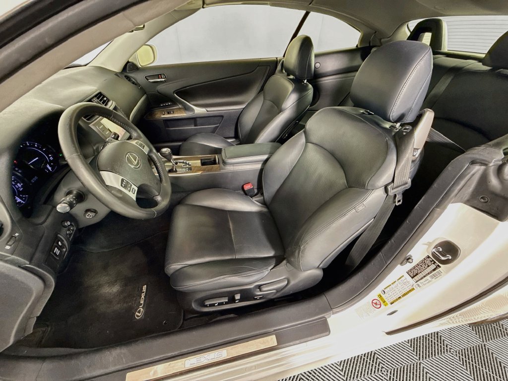 Used 2014 Lexus IS 250C w/ Luxury Package RWD image 21