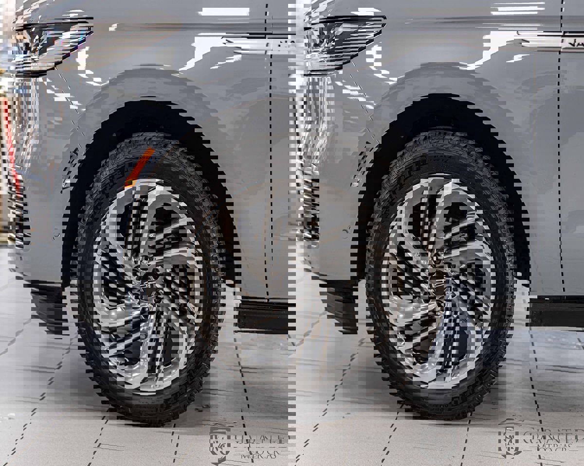 Used 2025 Lincoln Navigator Reserve image 7