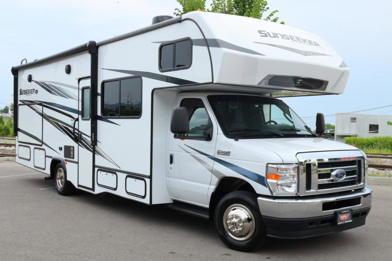 Used 2022 Ford E-450 and Econoline 450 Super Duty w/ Motorhome Prep Package RWD image 40