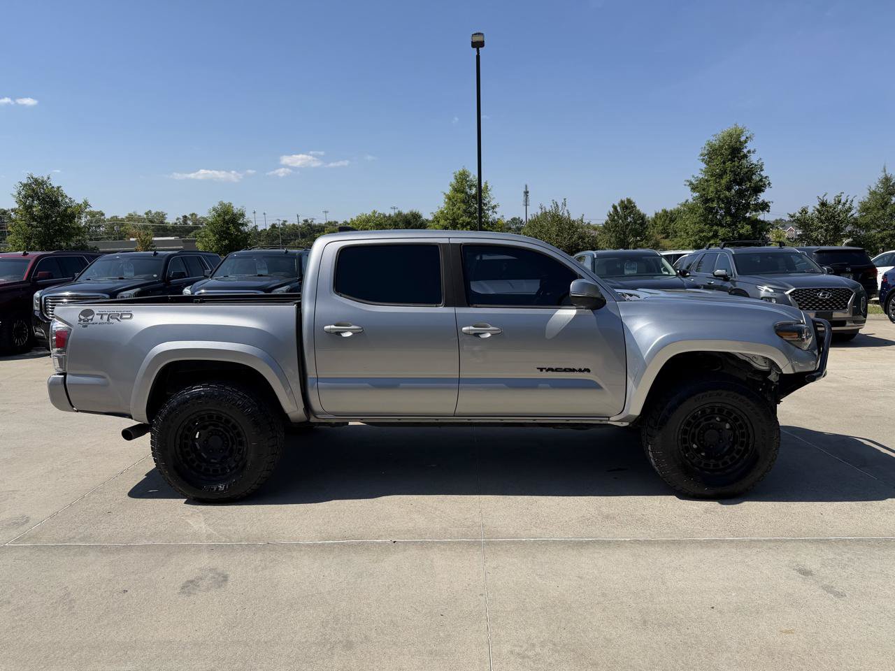 Used 2021 Toyota Tacoma TRD Sport w/ Technology Package RWD image 4
