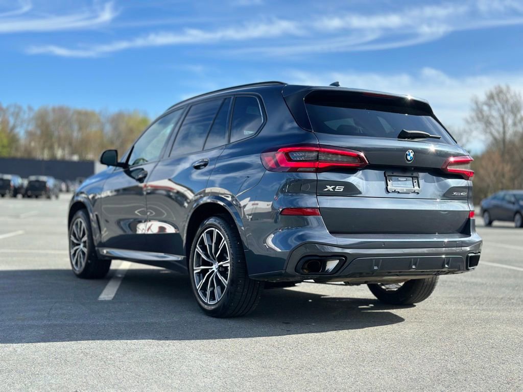 Used 2022 BMW X5 xDrive40i w/ M Sport Package AWD/4WD image 4