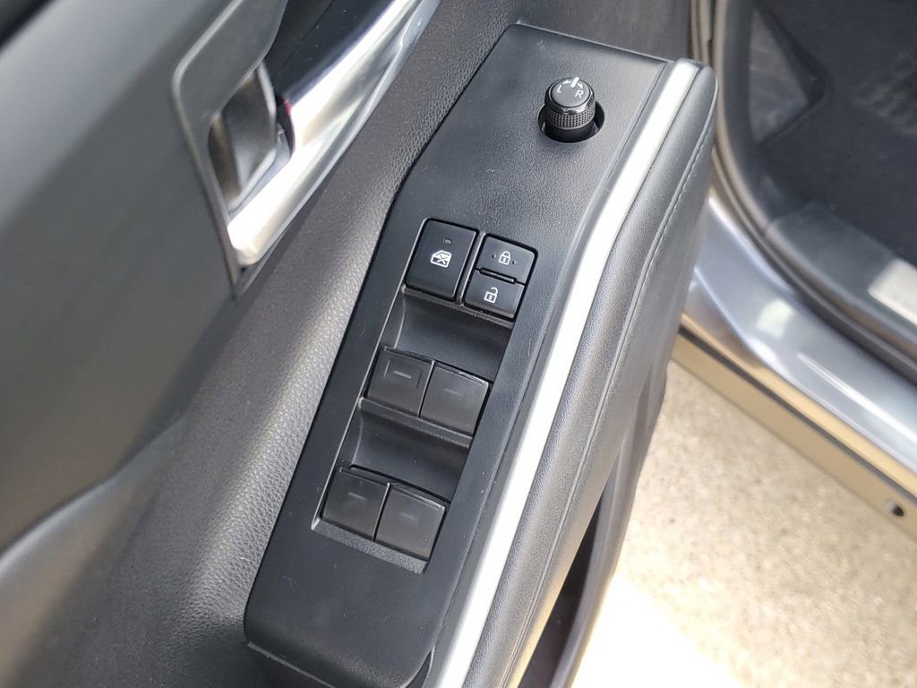 Used 2022 Toyota Highlander XLE image 22