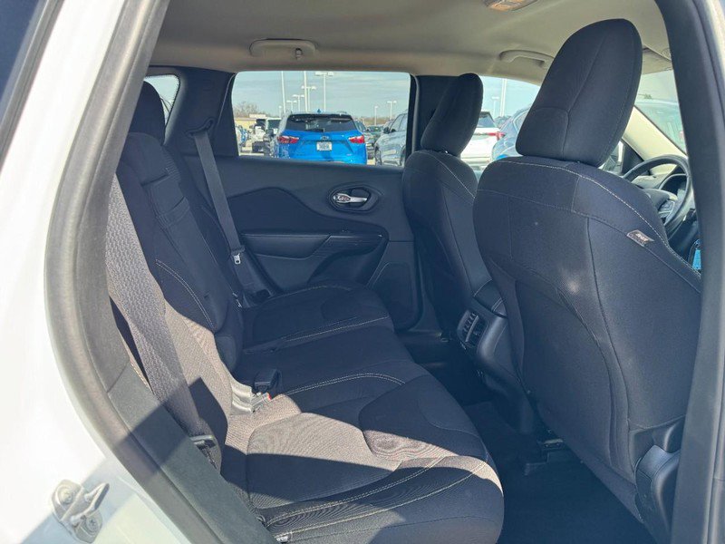 Used 2016 Jeep Cherokee Latitude image 10