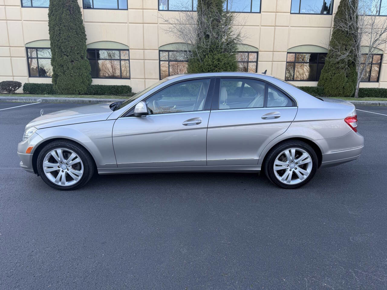 Used 2008 Mercedes-Benz C 300 Luxury image 9