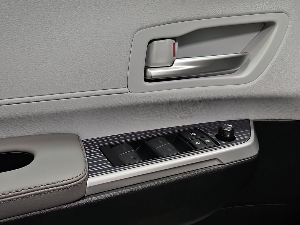 New 2026 Toyota Sienna XLE image 10