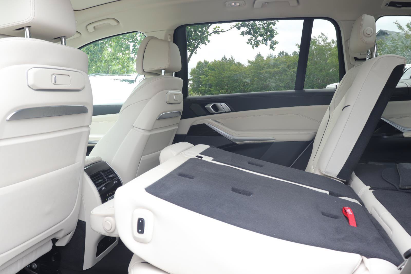 Used 2024 BMW X7 xDrive40i w/ Premium Package AWD/4WD image 13