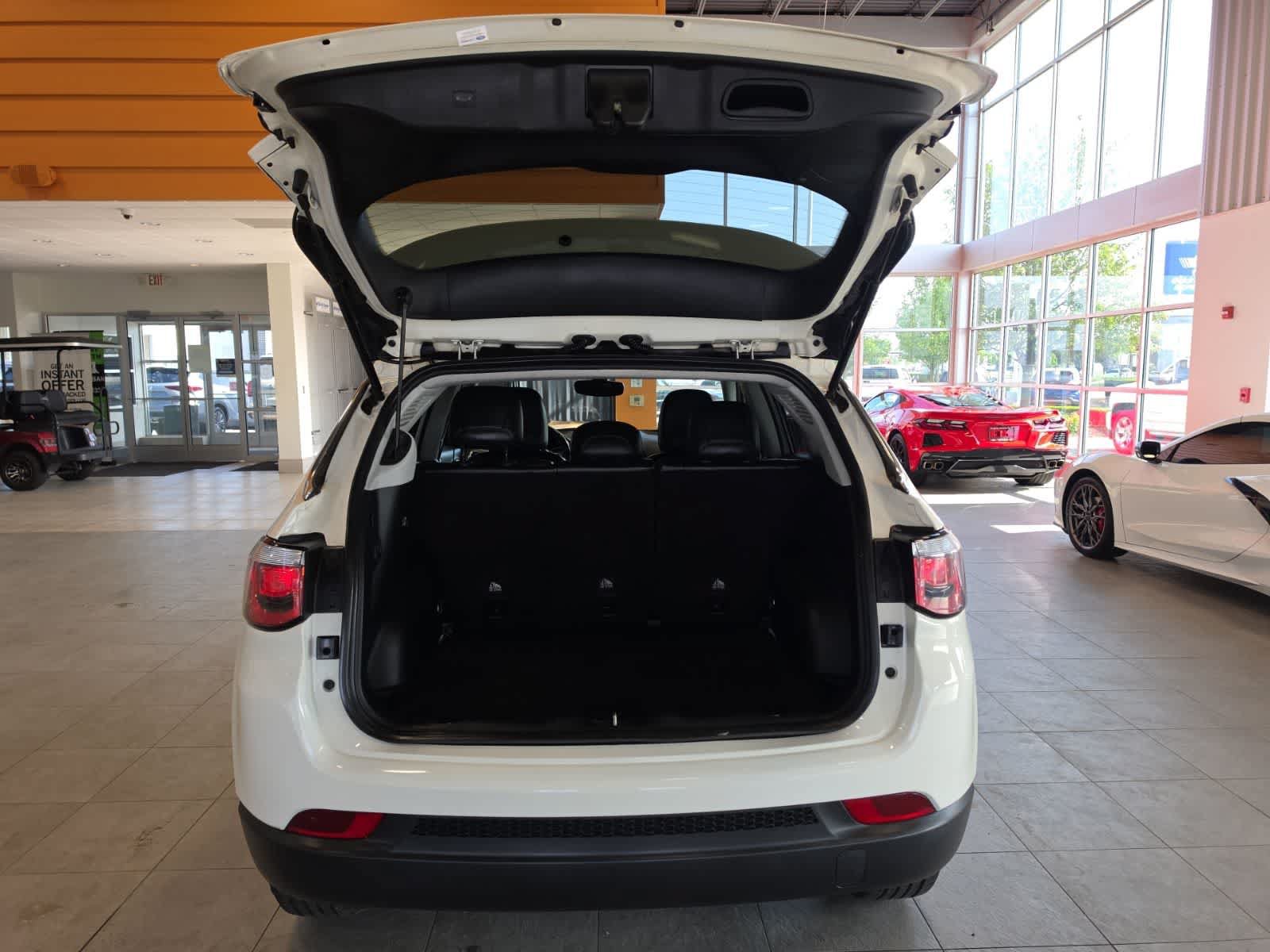 Used 2018 Jeep Compass Latitude w/ Popular Equipment Group FWD image 28