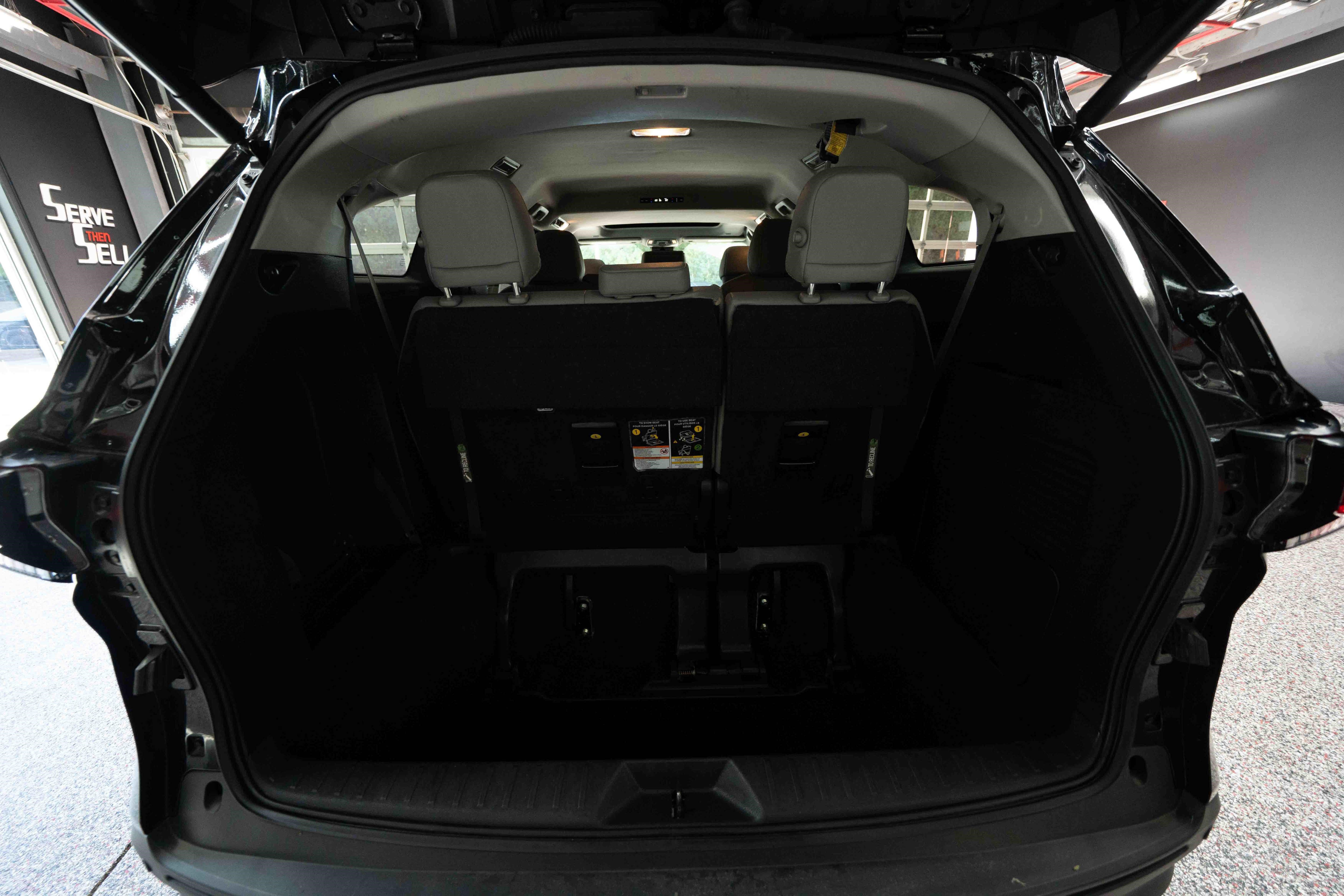 Used 2025 Toyota Sienna XLE FWD image 28