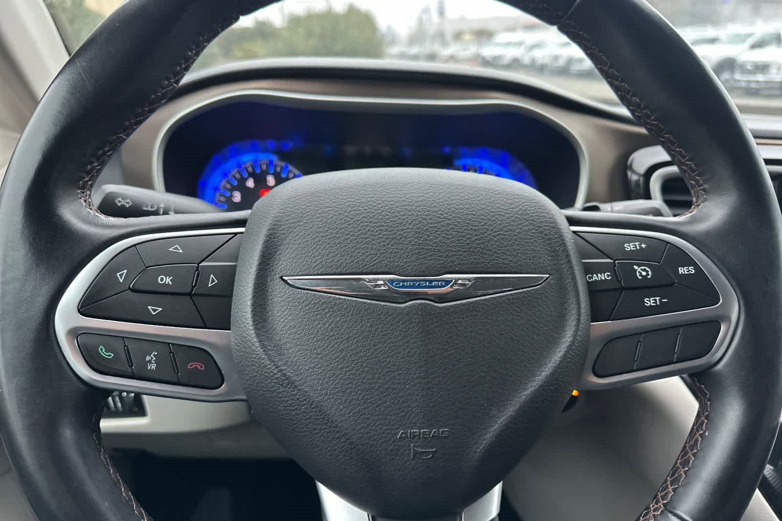 Used 2017 Chrysler Pacifica Touring-L image 24