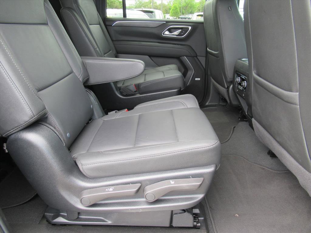 Used 2024 Chevrolet Suburban Z71 w/ Luxury Package AWD/4WD image 32