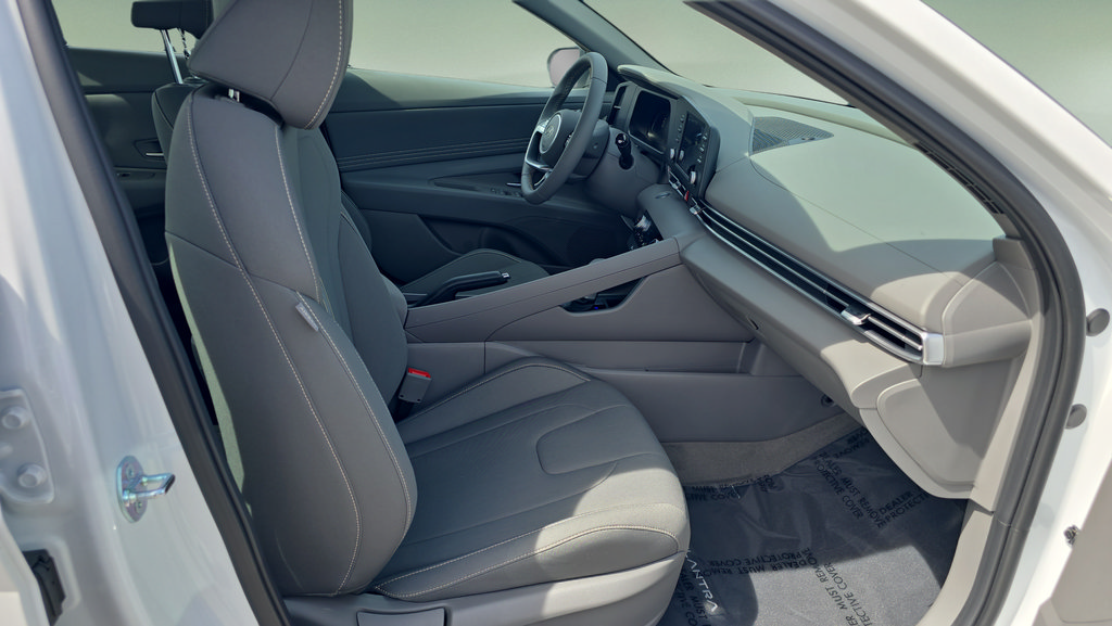 New 2026 Hyundai Elantra Sport FWD image 23