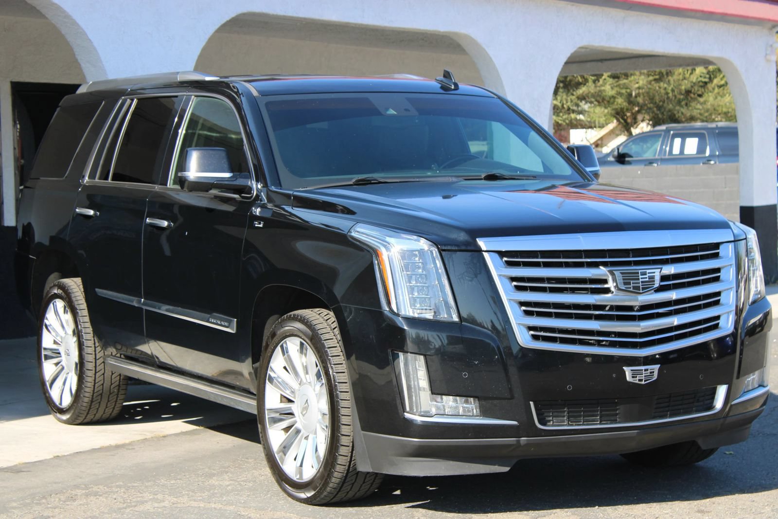 Used 2016 Cadillac Escalade Platinum AWD/4WD image 3