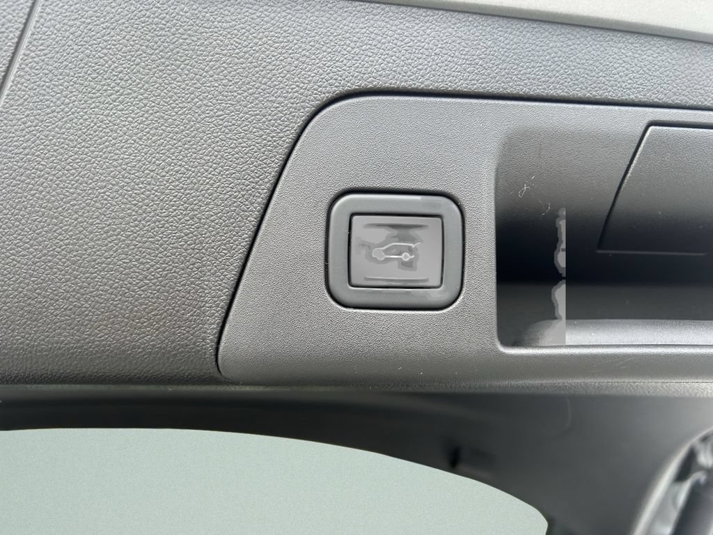 Used 2023 Buick Envision Essence AWD/4WD image 14