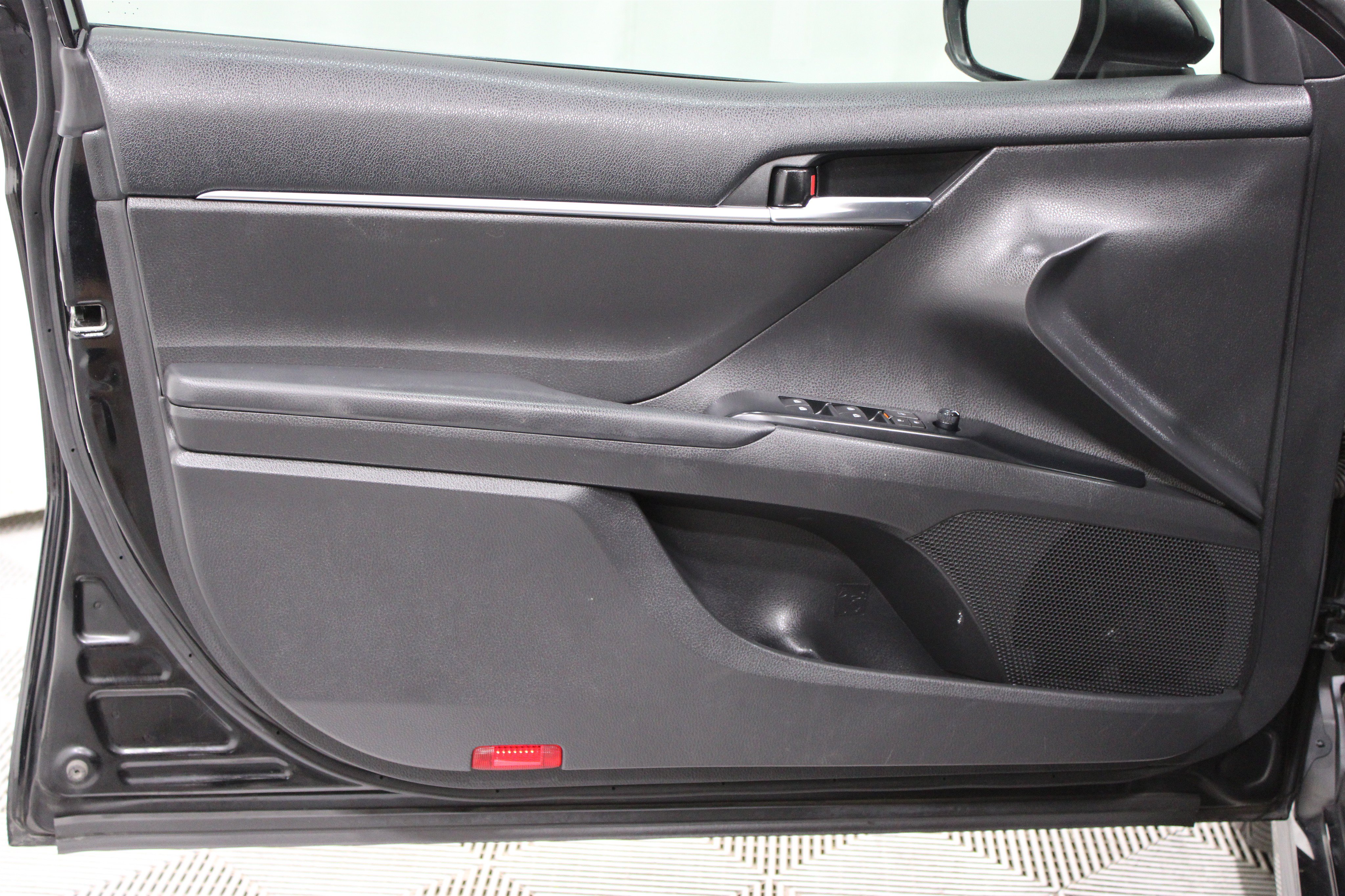 Used 2020 Toyota Camry SE w/ Protection Package (Q2) FWD image 6