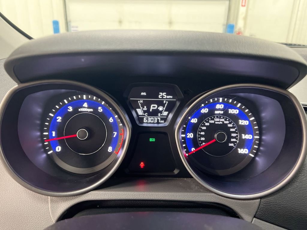 Used 2015 Hyundai Elantra SE FWD image 12